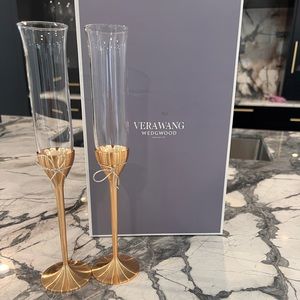 Verawang Love Knots Gold toasting Flutes